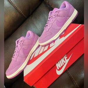 Women’s Nike Dunks